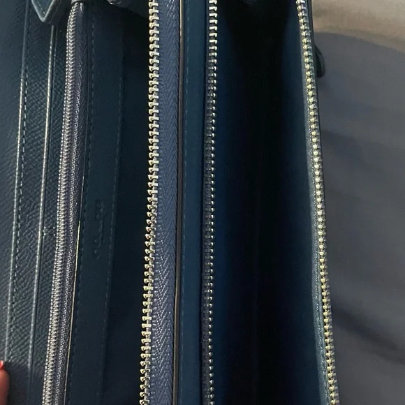Blue Coach wristlet wallet. In new condition. - Picture 5 of 9